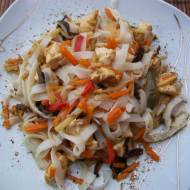 Obiadek na szybko, czyli makaron ryżowy z kurczakiem i warzywami