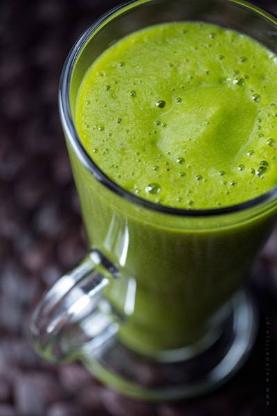 Green smoothie, czyli Zielony koktajl ze szpinakiem, jabłkiem, pomarańczą, bananem i imbirem