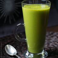Green smoothie, czyli Zielony koktajl ze szpinakiem, jabłkiem, pomarańczą, bananem i imbirem