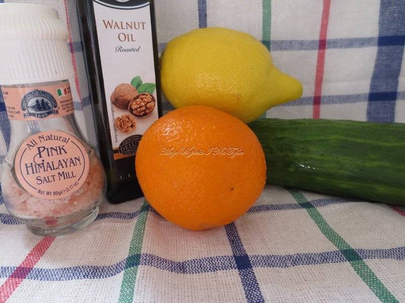 Wykwintna sałatka z ogórka i pomarańczy
