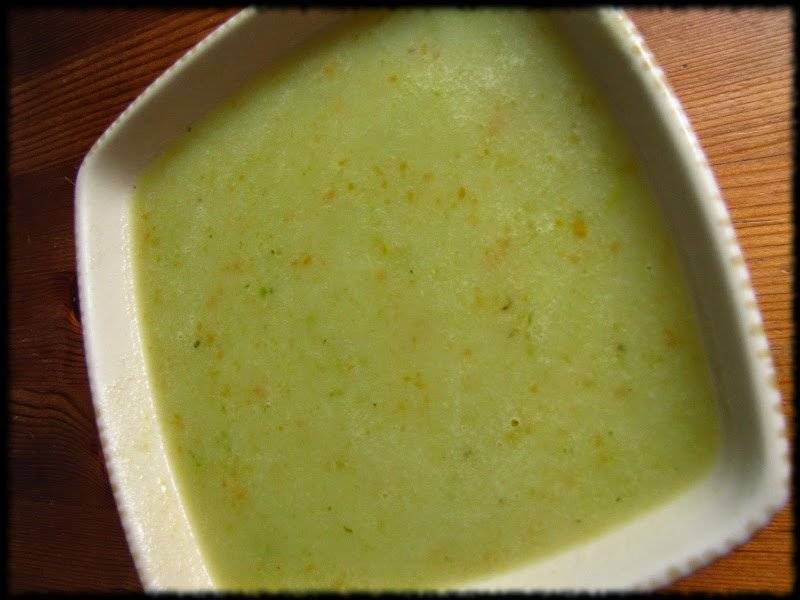 Zupa-krem szparagowa - łagodna czy pikantna? Sposób na wykorzystanie zdrewniałych końcówek