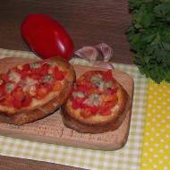 Bruschetta z pomidorami i gorgonzolą