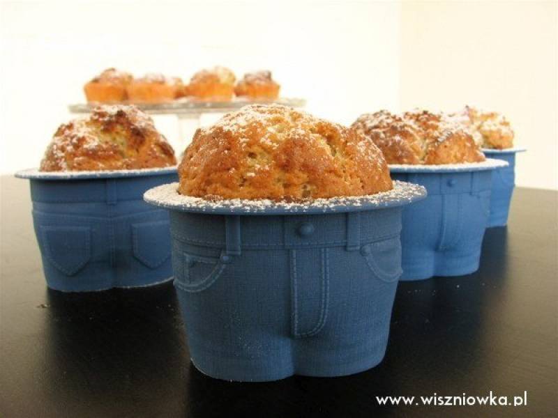 Rabarbarowo-cynamonowe muffinki w spodenkach :)