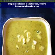 Zupa krem z indyjską nutą, posypana serem pleśniowym