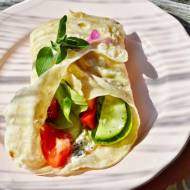 Majowe wyzwanie blogerek - Wiosenna tortilla z białym serem i warzywami