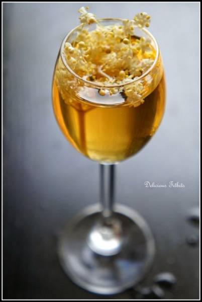 Nalewka z kwiatów czarnego bzu / Homemade elderflower liqueur