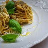 Spaghetti con pesto genovese