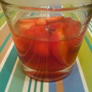 Orzeźwiający drink z owocami, czyli truskawkowe Martini Rosato dla ochłody