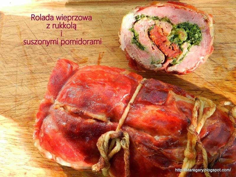 Rolada wieprzowa z rukkolą i suszonymi pomidorami