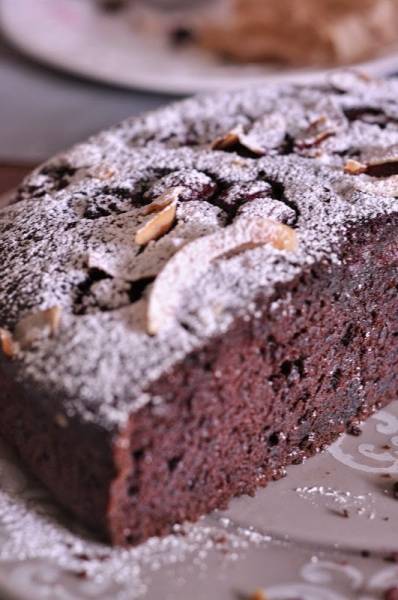 Wilgotne ciasto czekoladowe z wiśniami