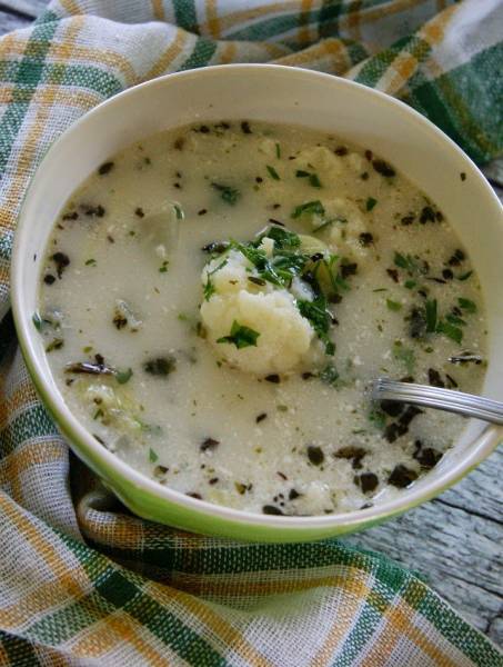 Zupa kalafiorowa z mleczkiem kokosowym i kaszą jaglaną