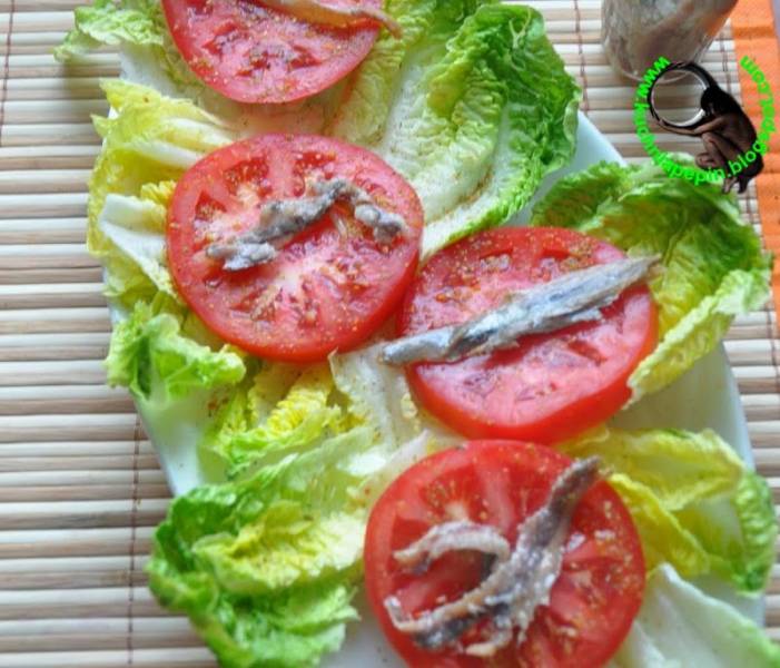 romaine lettuce with anchovies- SALATA RZYMSKA W TLE  Z  ANCHOIS