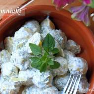 Młode ziemniaki w sosie jogurtowo-czosnkowym ze świeżymi ziołami