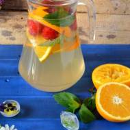 Domowa lemoniada z pomarańczy i truskawek