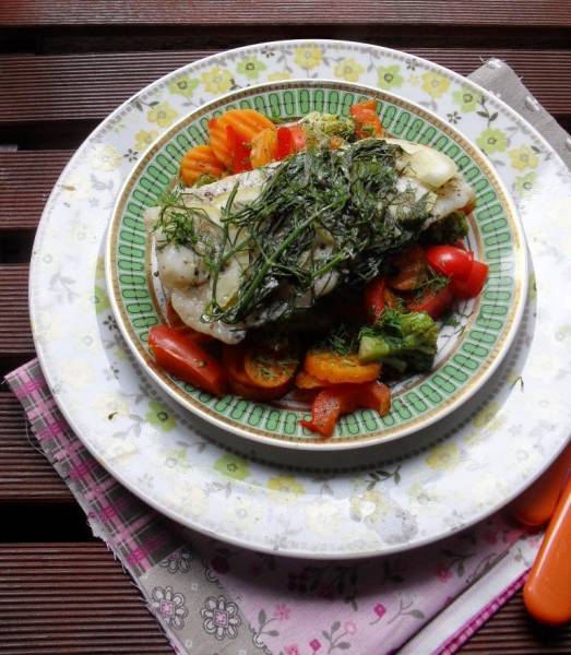 Bardzo zdrowa ryba na parze z warzywami