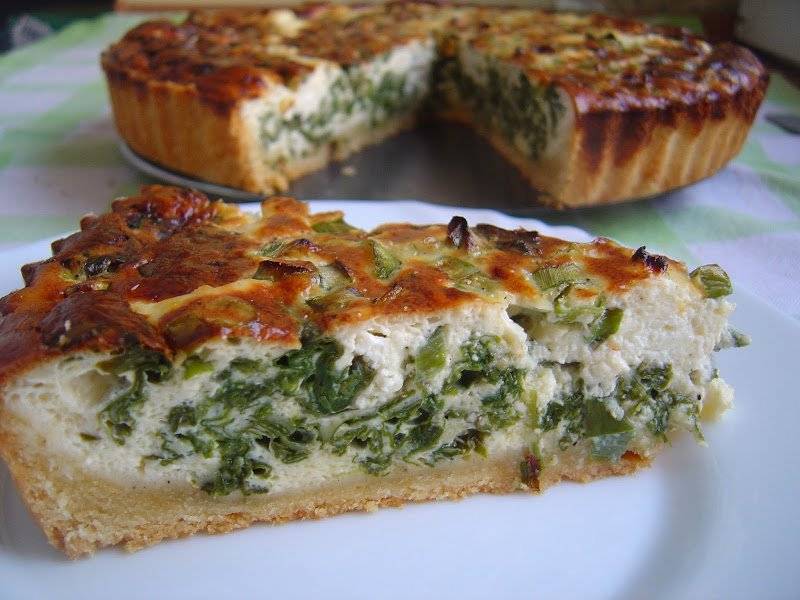 Quiche Lorraine ze szpinakiem i serem feta.