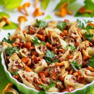 Makaron. Grzyby. Muszle. Conchiglioni zapiekane z kurkami i serem