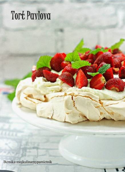 Pavlova z truskawkami