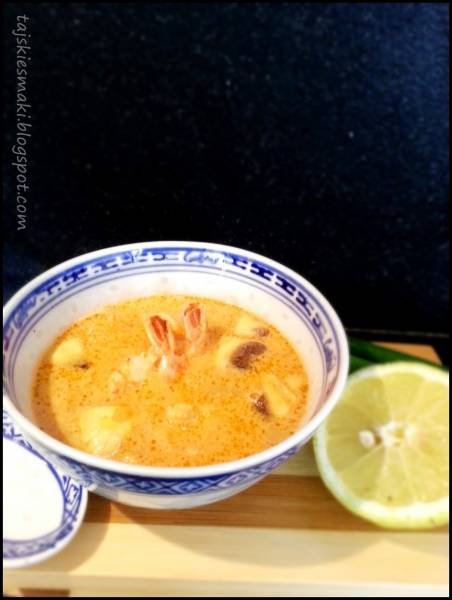 Tom Yum Goong - ostro-kwaśna zupa z krewetkami (ต้มยำกุ้ง)