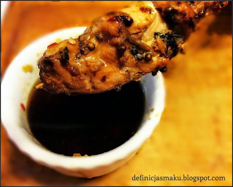 Orientalny kurczak na patyku, czyli satay w pikantnym sosie