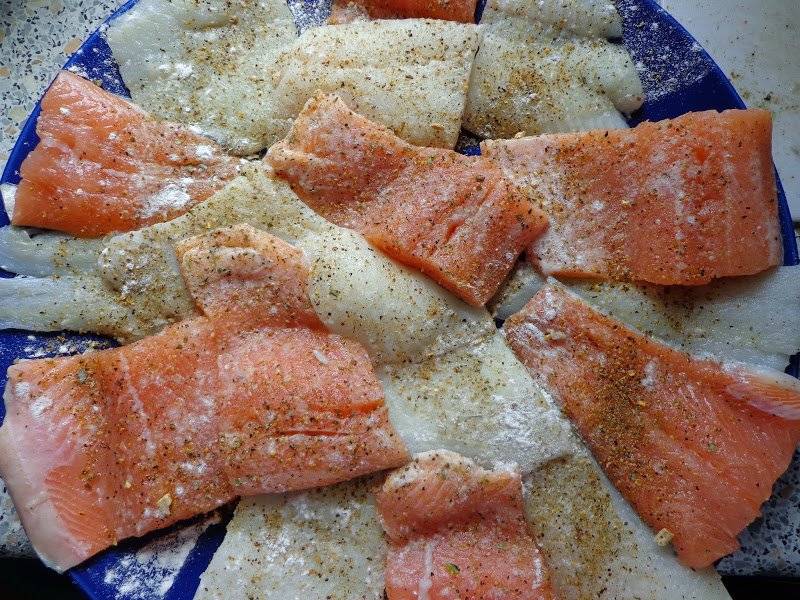 Smażony mix rybny z sosem dyniowo – musztardowym