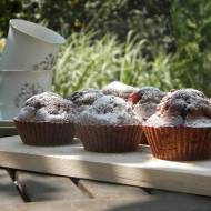 Muffinki kakaowe z brzoskwiniami