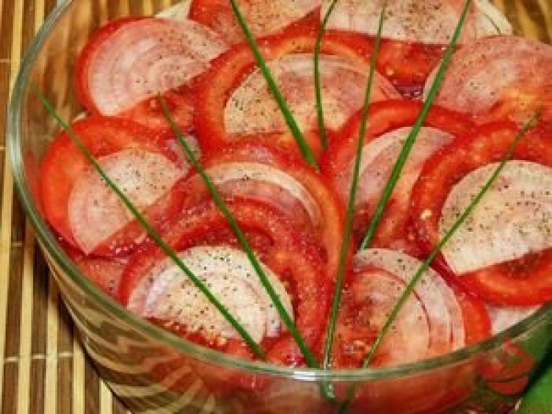 Pomidory marynowane cebulą