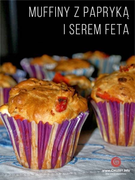 Muffiny z serem feta i czerwoną papryką