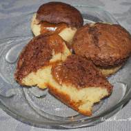 Dwukolorowe muffiny z nadzieniem toffi