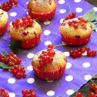 Muffinki z czerwonymi porzeczkami i makiem