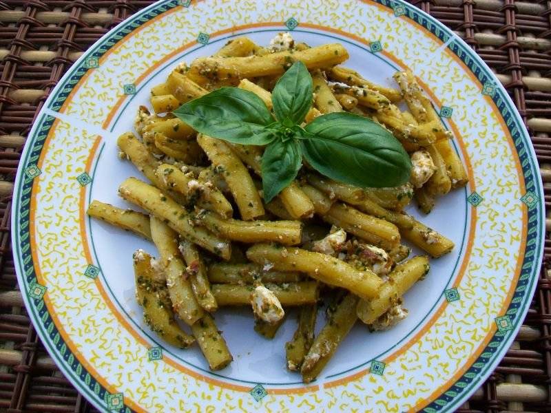 Fasolowa sałatka z pesto