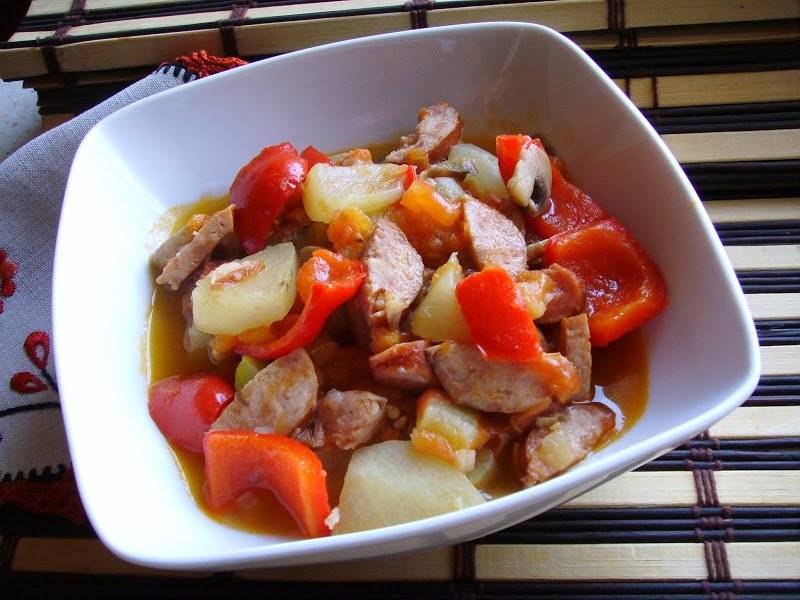 Leczo cukiniowo-paprykowe z dodatkami. Pyszny obiad na lato.