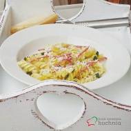 Świderki z salami,cukinią i grana padano
