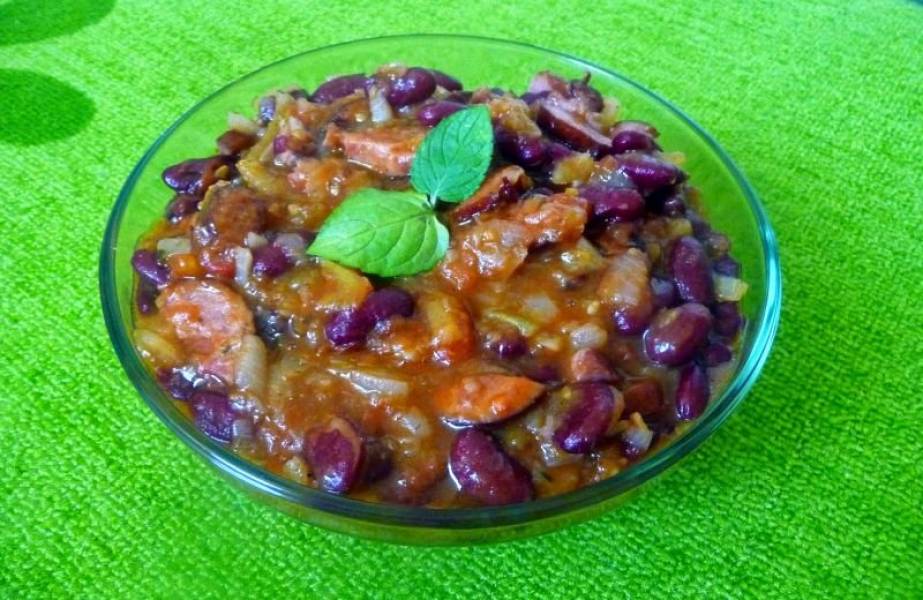 Kiełbasa z fasolą po chłopsku / Sausage with beans