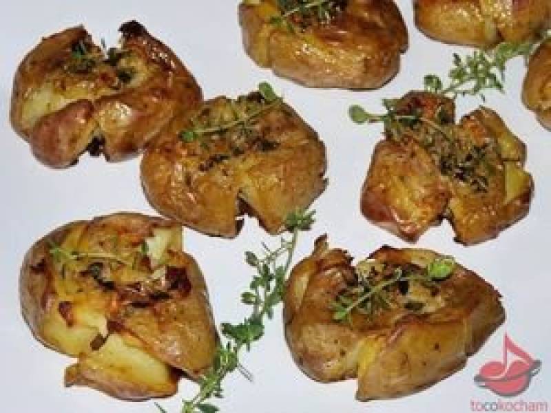 Pieczone ziemniaki czosnkowo-tymiankowe
