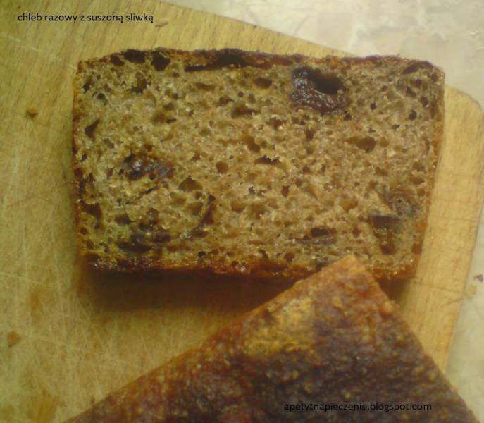 Chleb razowy z suszoną śliwką ( na zakwasie)