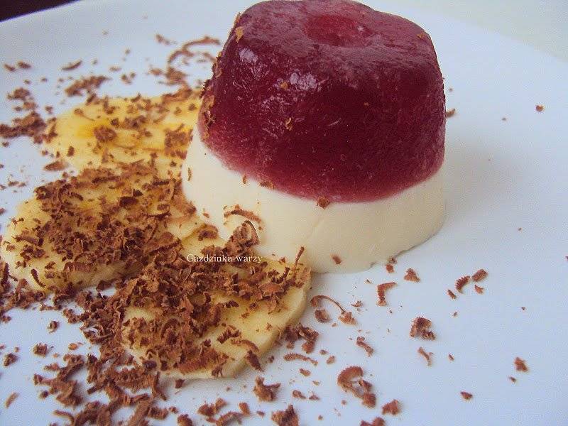 panna cotta z galaretką z czerwonego wina