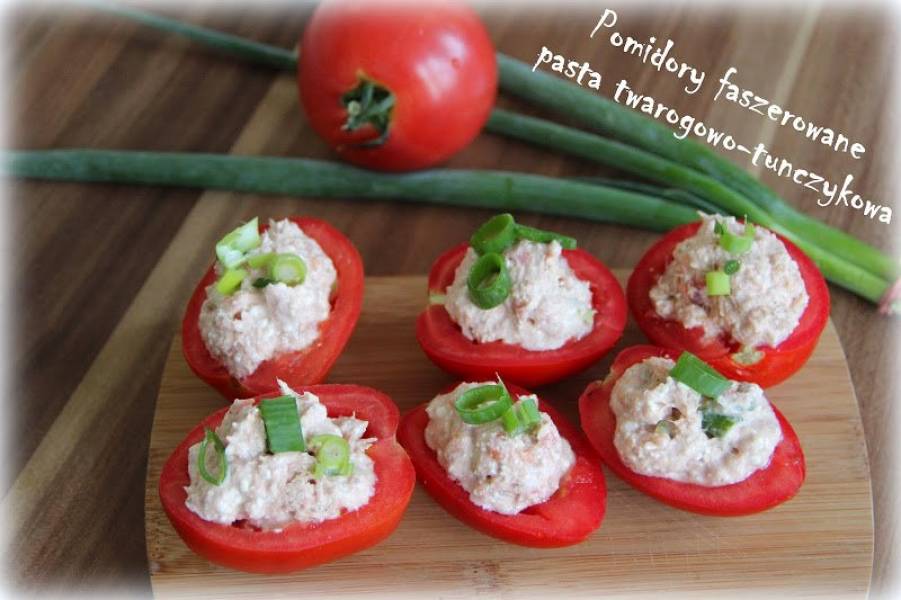 Pomidory faszerowane pastą twarogowo-tuńczykową