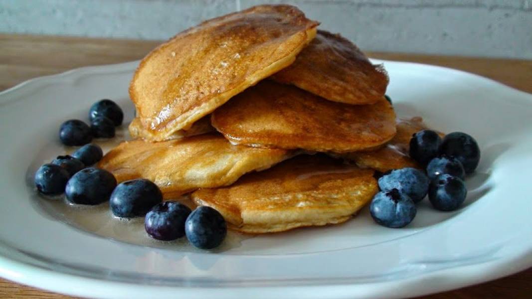 Pancakes with honey and blueberries