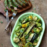Pomysł na grilla: Cukinie i kiełbaski w zielonym sosie (sauce verte)