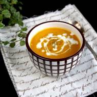 Pikantna zupa marchewkowa z czerwoną soczewicą