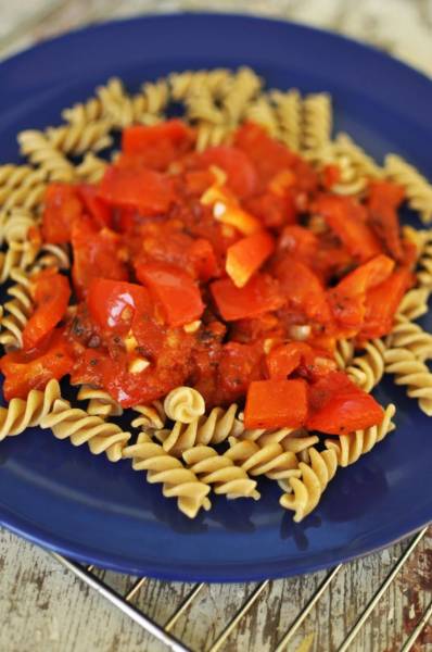 Błyskawiczny pomysł na zdrowy, prosty obiad- sos paprykowo-pomidorowy