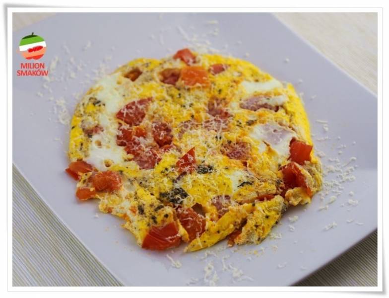 Omlet z pomidorami i parmezanem