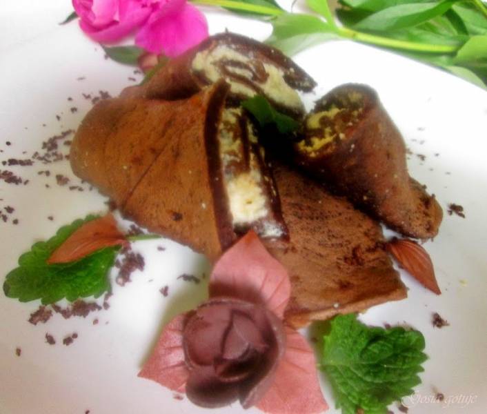 Naleśniki czekoladowe z mascarpone i orzechami
