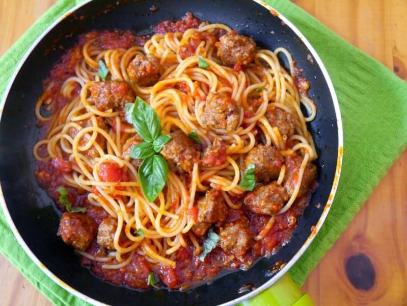 spaghetti z pulpecikami
