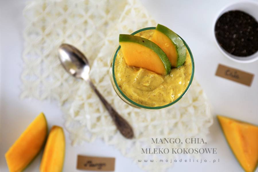 Zdrowy i pożywny deser z mango, nasion Chia i mleka kokosowego