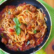spaghetti z pulpecikami