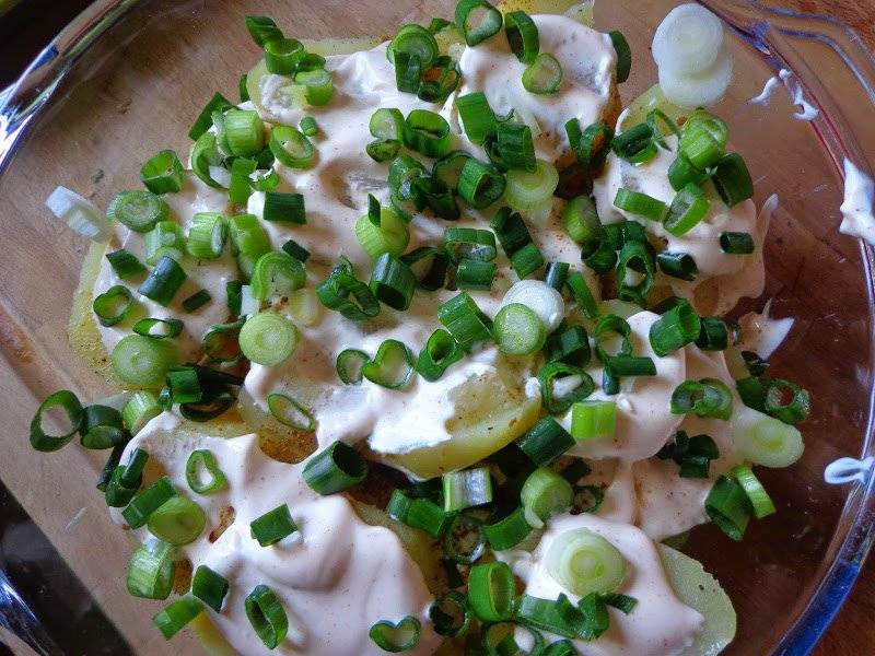 Sałatka ziemniaczana – idealna na grilla i nie tylko