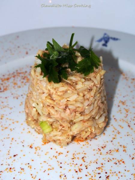 Brązowy ryż z tuńczykiem