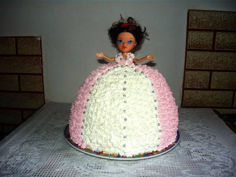 Tort lalka śmietankowy